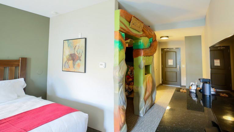 Deluxe Wolf Den Suite | Premium Suite | Great Wolf Lodge Gurnee, IL